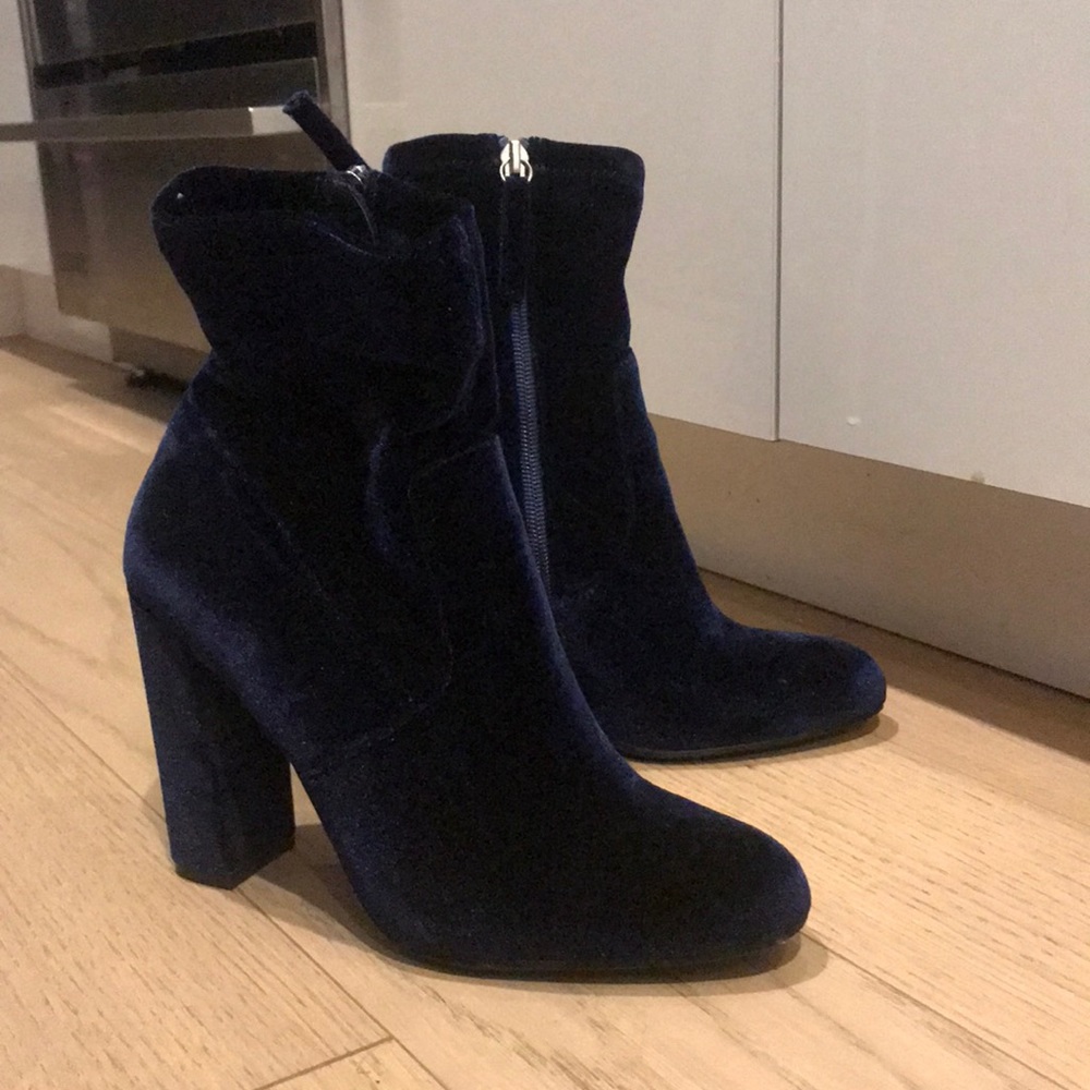 Steve Madden navy blue velvet booties!